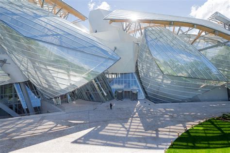 frank gehry louis vuitton building.